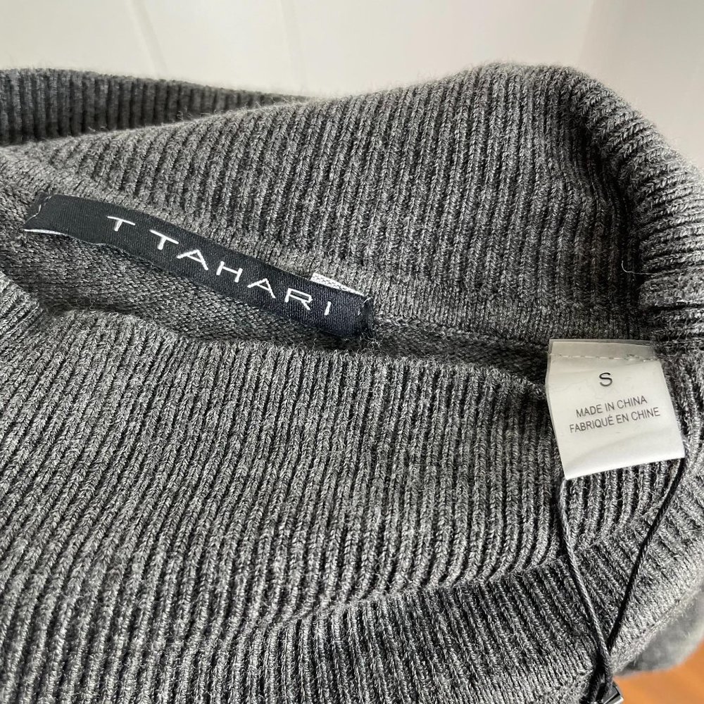 NEW T Tahari Gray Essential Mock Neck Sweater Size Small - Picture 10 of 10